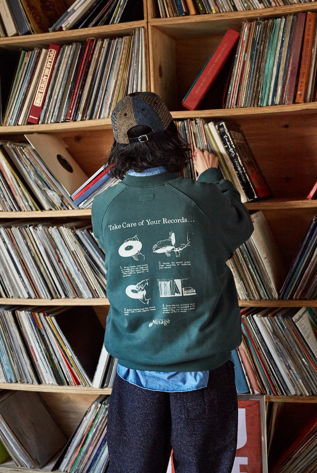 USAGE Heavyweight Raglan Graphic Sweatshirt in Green - On Model