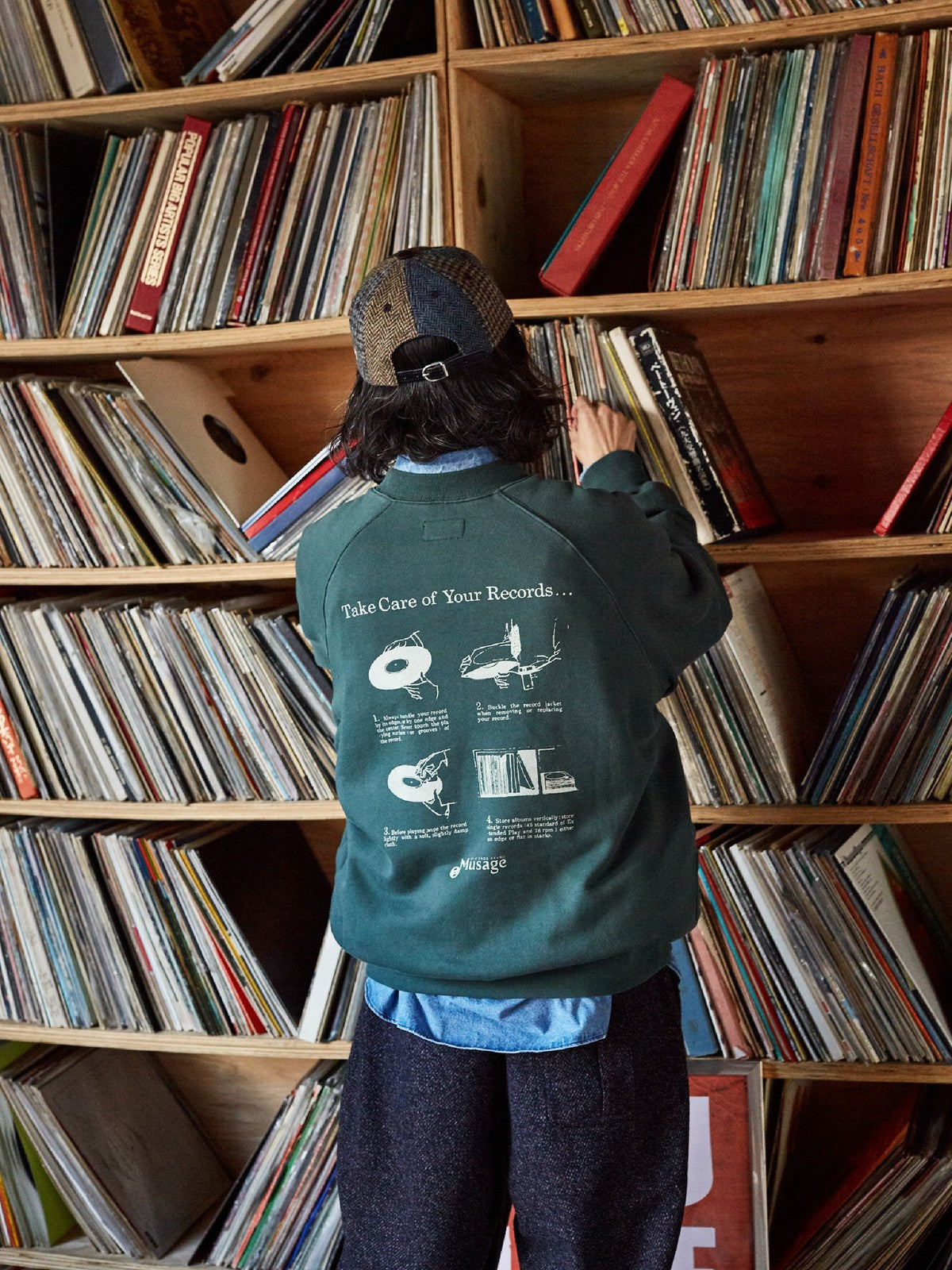 USAGE Heavyweight Raglan Graphic Sweatshirt in Green - On Model