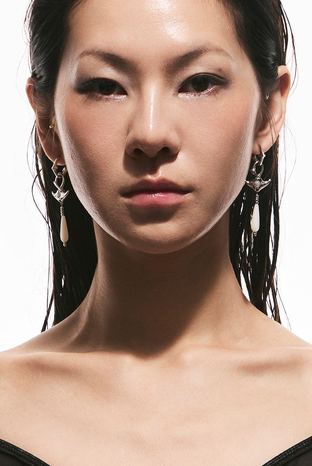 BLACKHEAD Manta Ray Mother of Pearl Drop Earrings in Silver - On Female Model