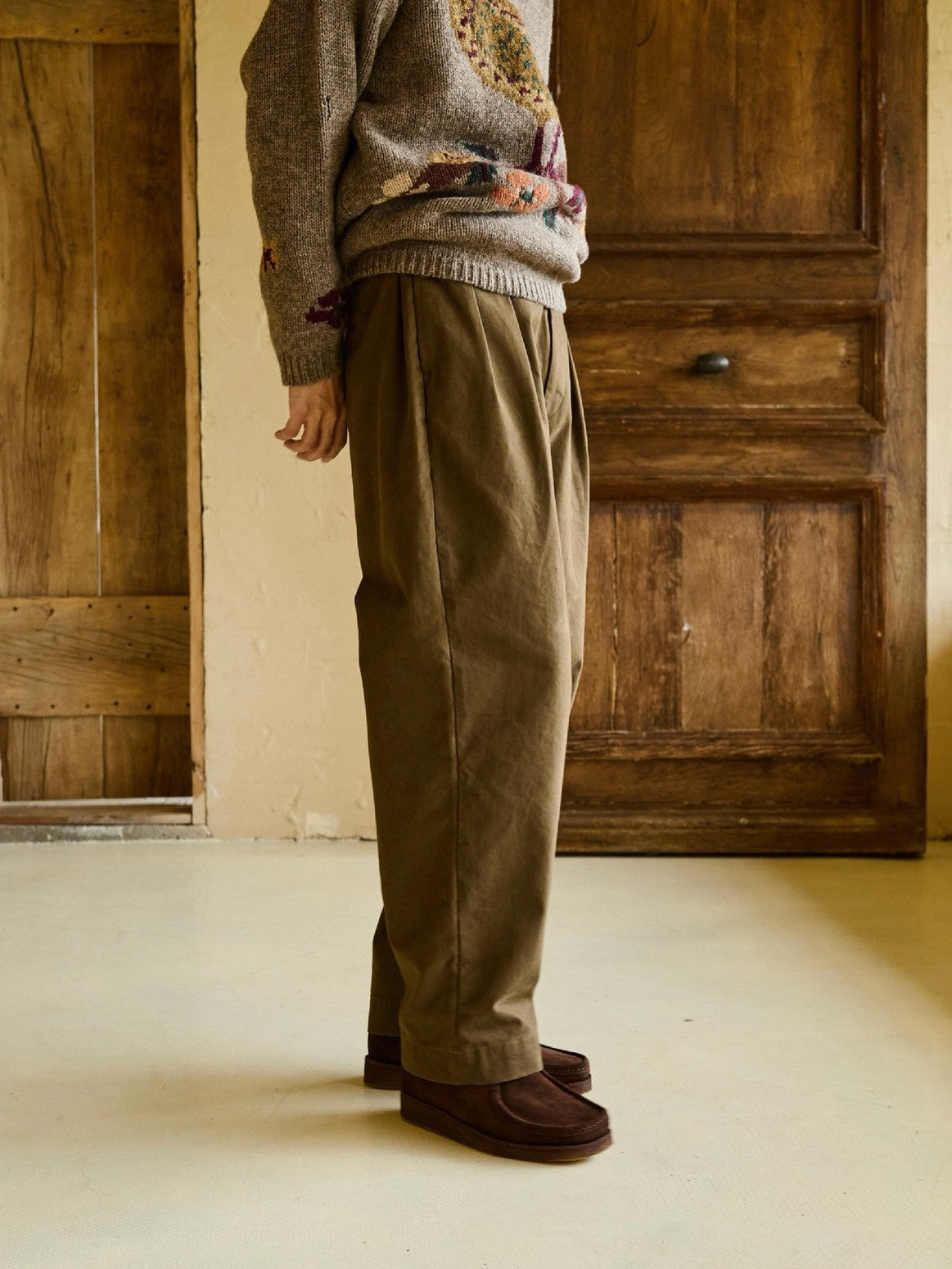 USAGE Pleated Cotton Twill Chinos in Olive - On Model