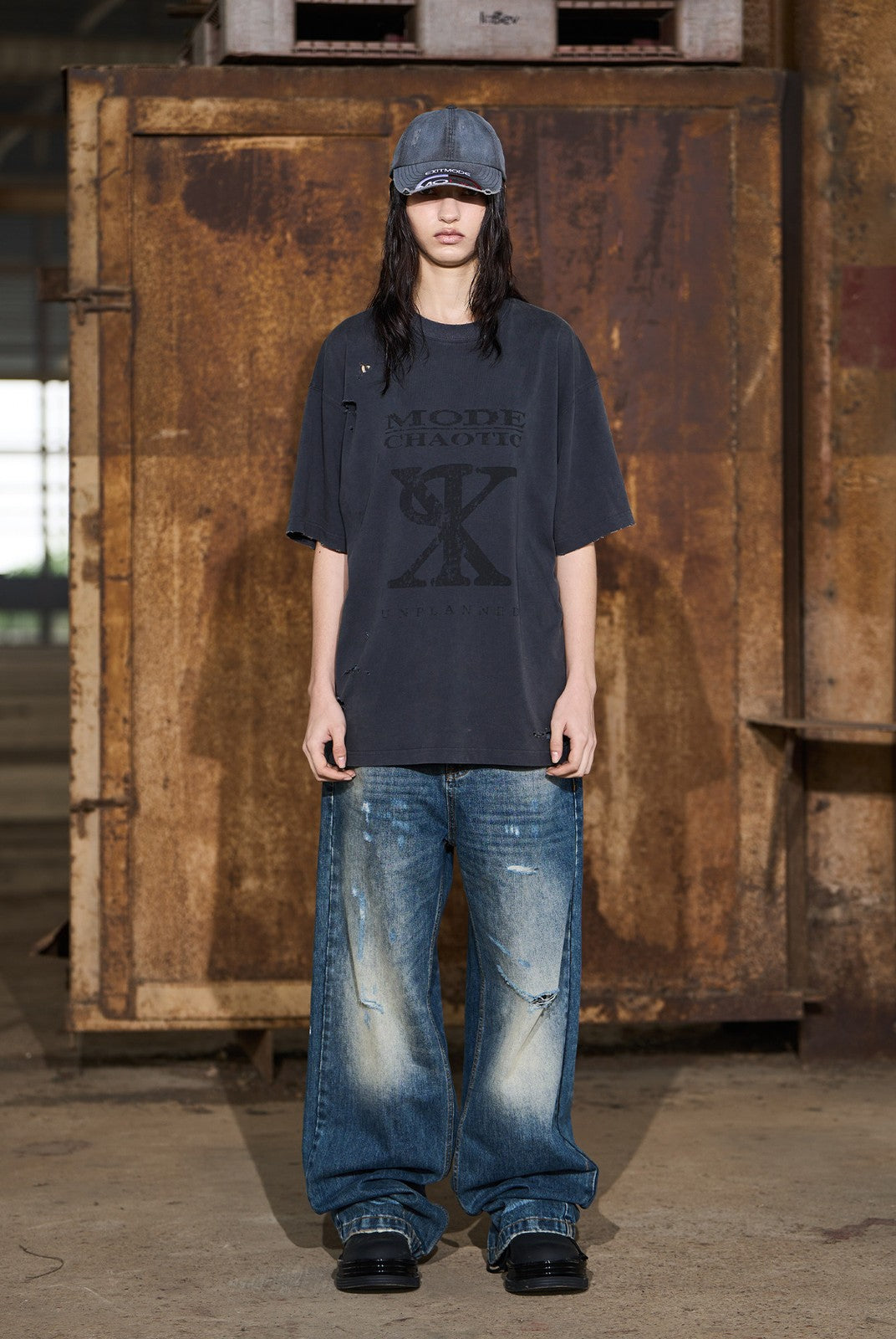 BLINDNOPLAN Distressed Washed Graphic Cotton T Shirt in Gray - On Female Model