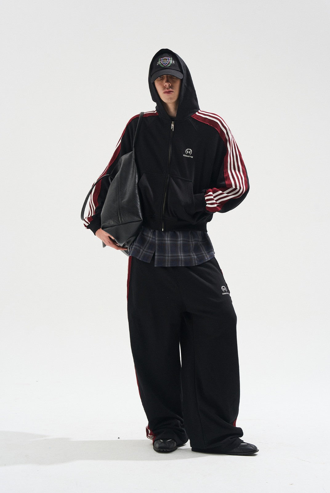 BLINDNOPLAN Contrast Tape Zip Up Hoodie in Black - On Male Model