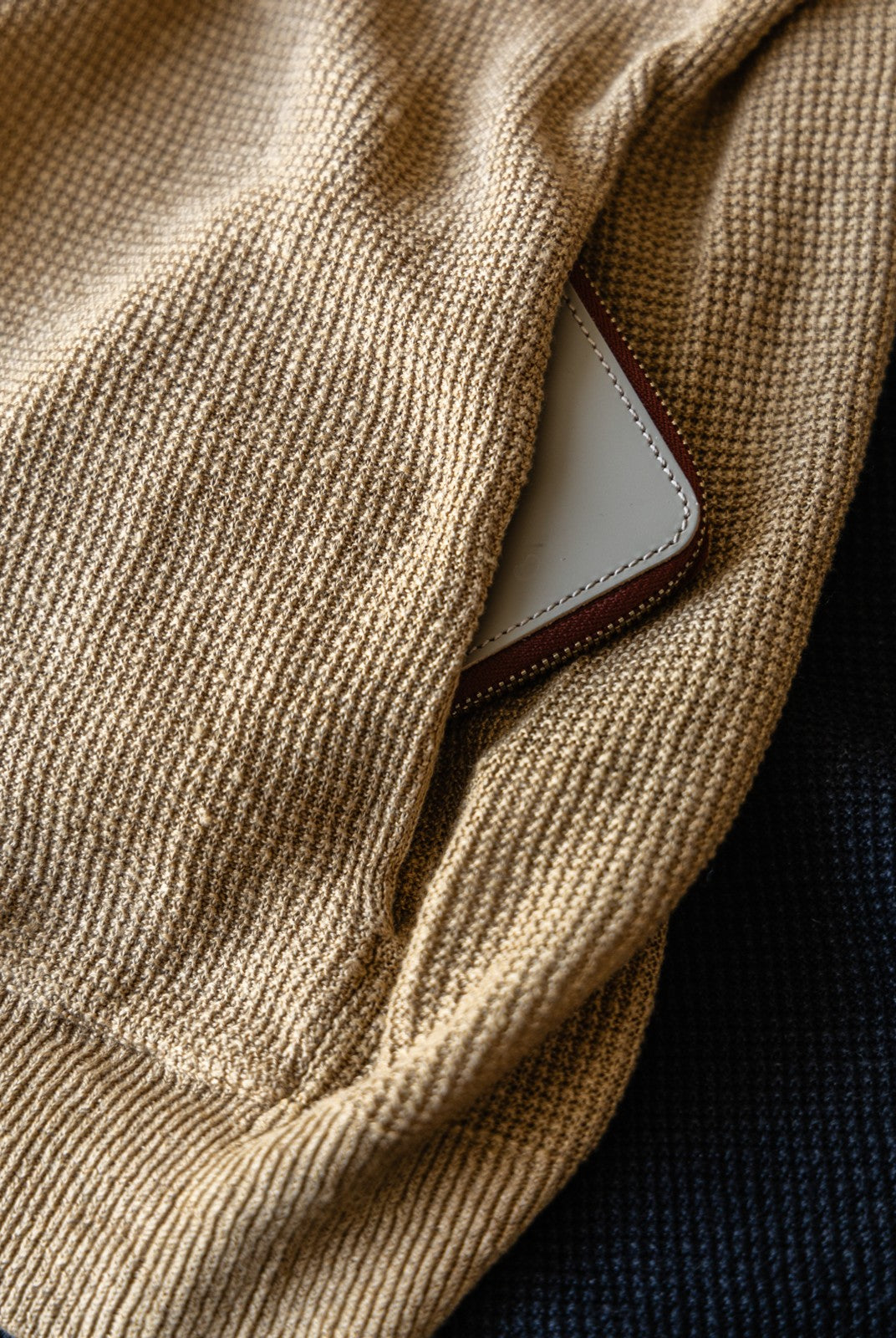 SOD Contrast Collar Linen Knit Sweater in Beige - Detail