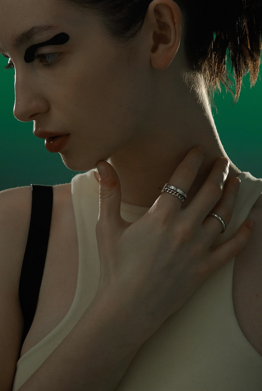BLACKHEAD Stackable Chain Logo Bar Ring Set in Silver - On Female Model