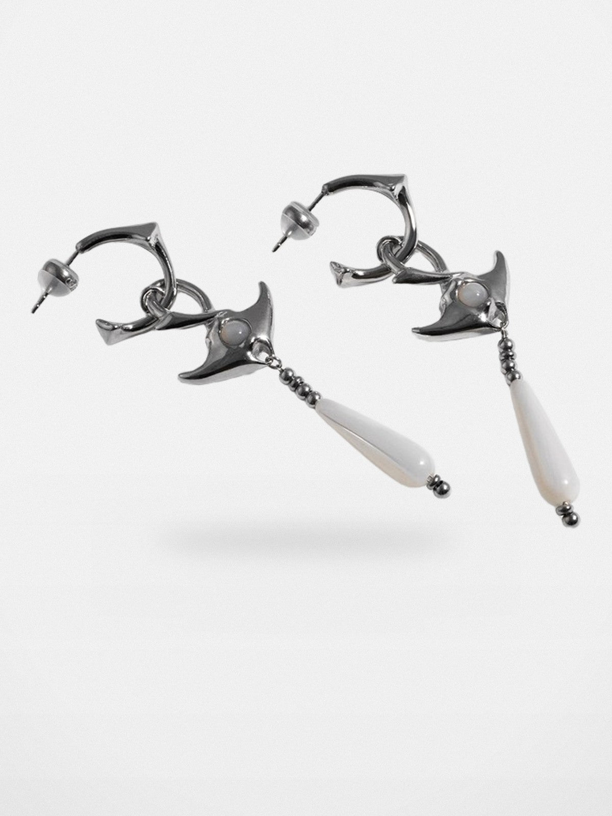 BLACKHEAD Manta Ray Mother of Pearl Drop Earrings in Silver