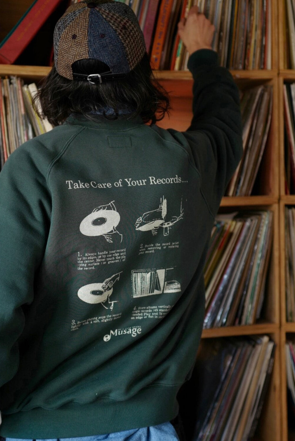 USAGE Heavyweight Raglan Graphic Sweatshirt in Green - On Model