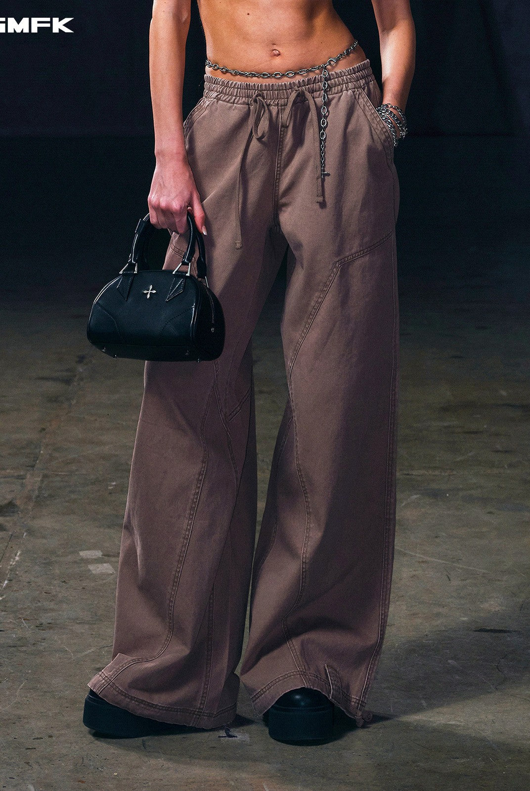 SMFK Wide Leg Cotton Cargo Sweatpants in Brown - On Model