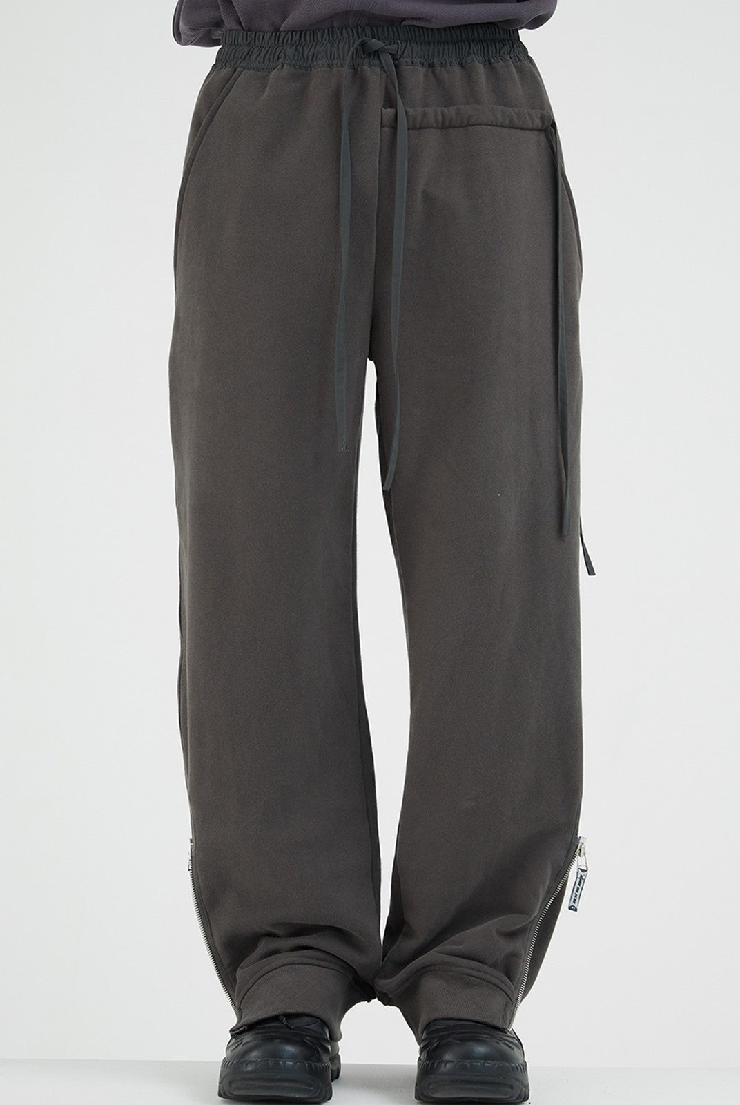 BLINDNOPLAN Adjustable Zip Hem Cotton Sweatpants in Mint - On Model