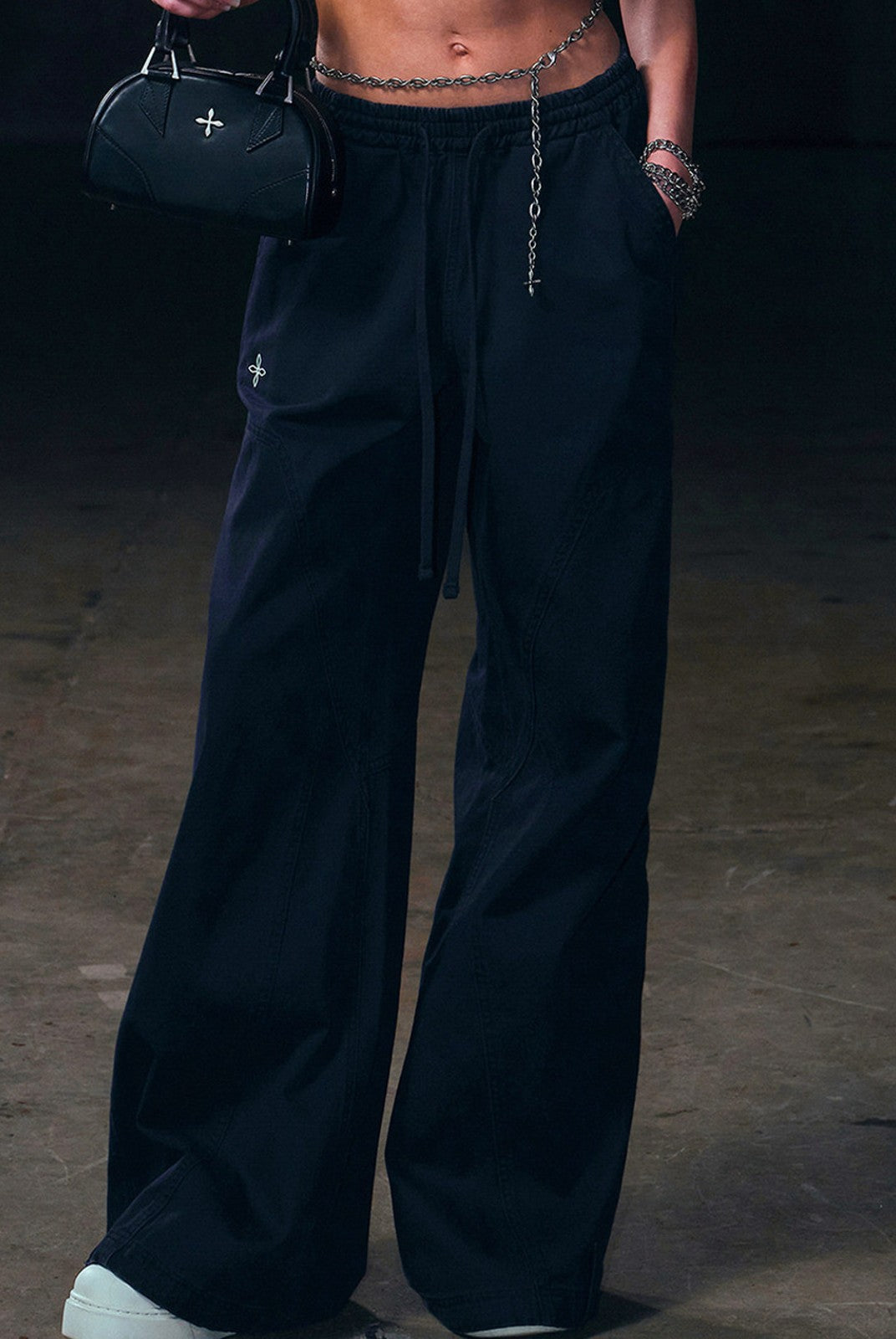 SMFK Wide Leg Cotton Cargo Sweatpants in Black - On Female Model