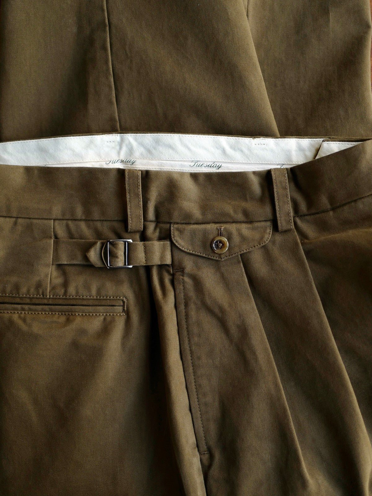 USAGE Pleated Cotton Twill Chinos in Olive - Detail