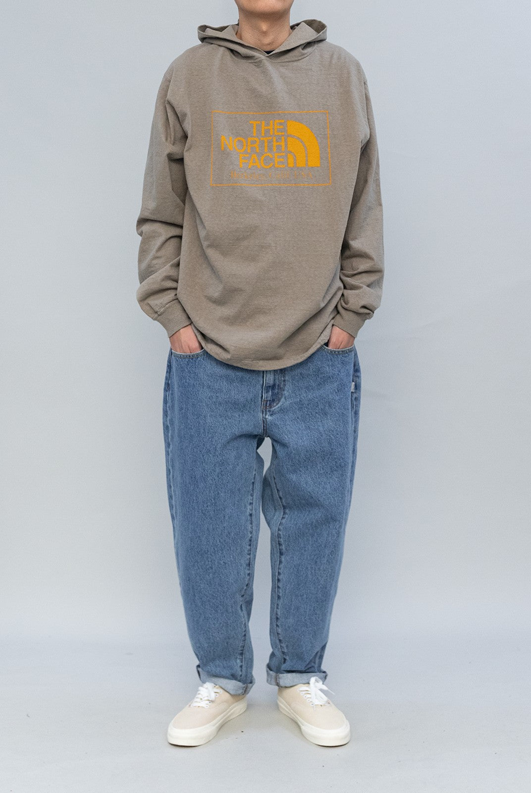 SOD Baggy Tapered Washed Jeans in Denim - On Male Model