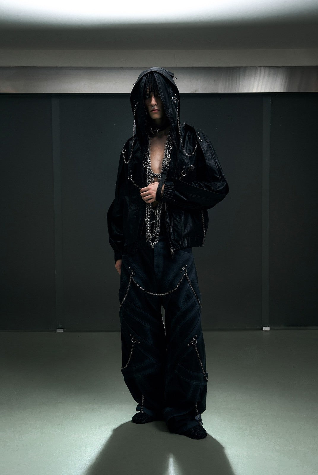 BLINDNOPLAN Chain Decorated Washed Cargo Pants in Black - On Male Model