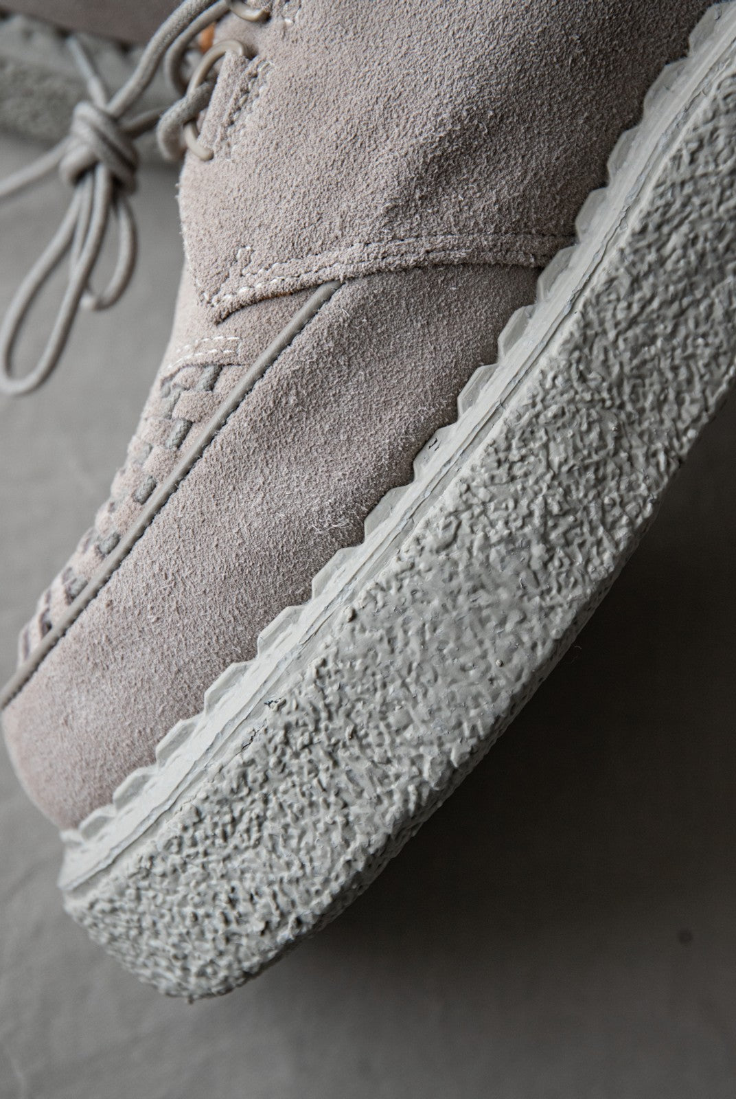 SOD Woven Suede Platform Sneakers in Gray - Detail