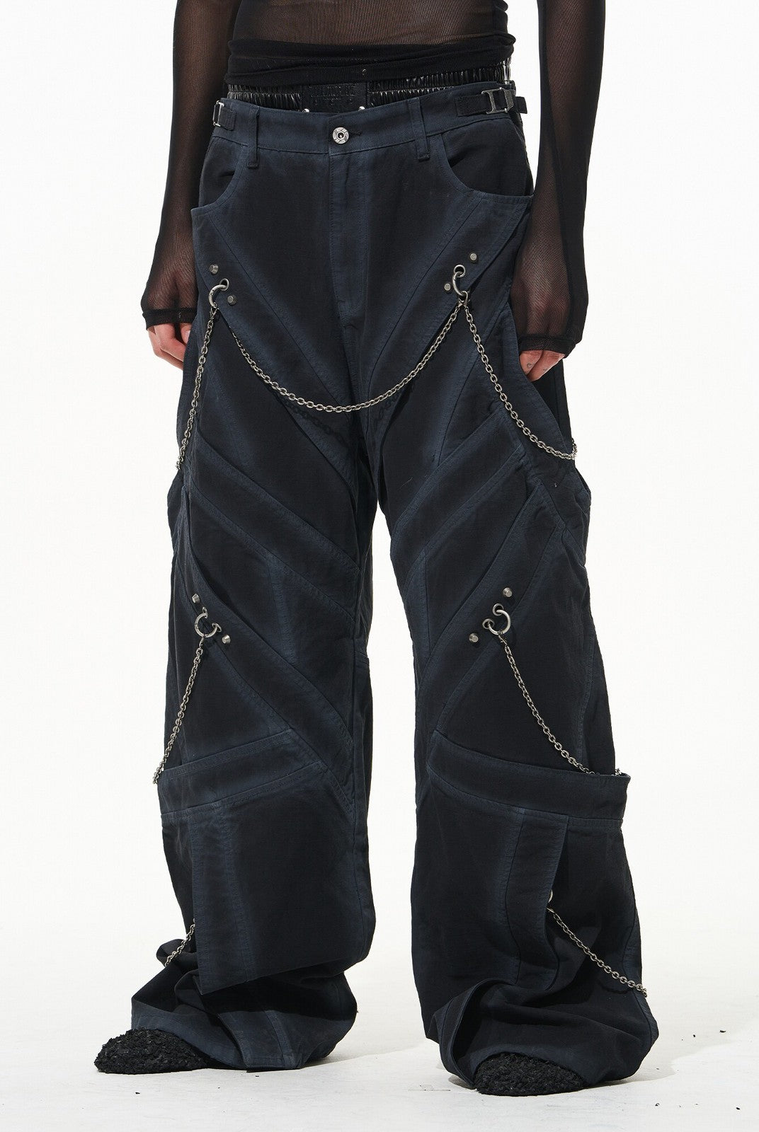 BLINDNOPLAN Chain Decorated Washed Cargo Pants in Black - On Model