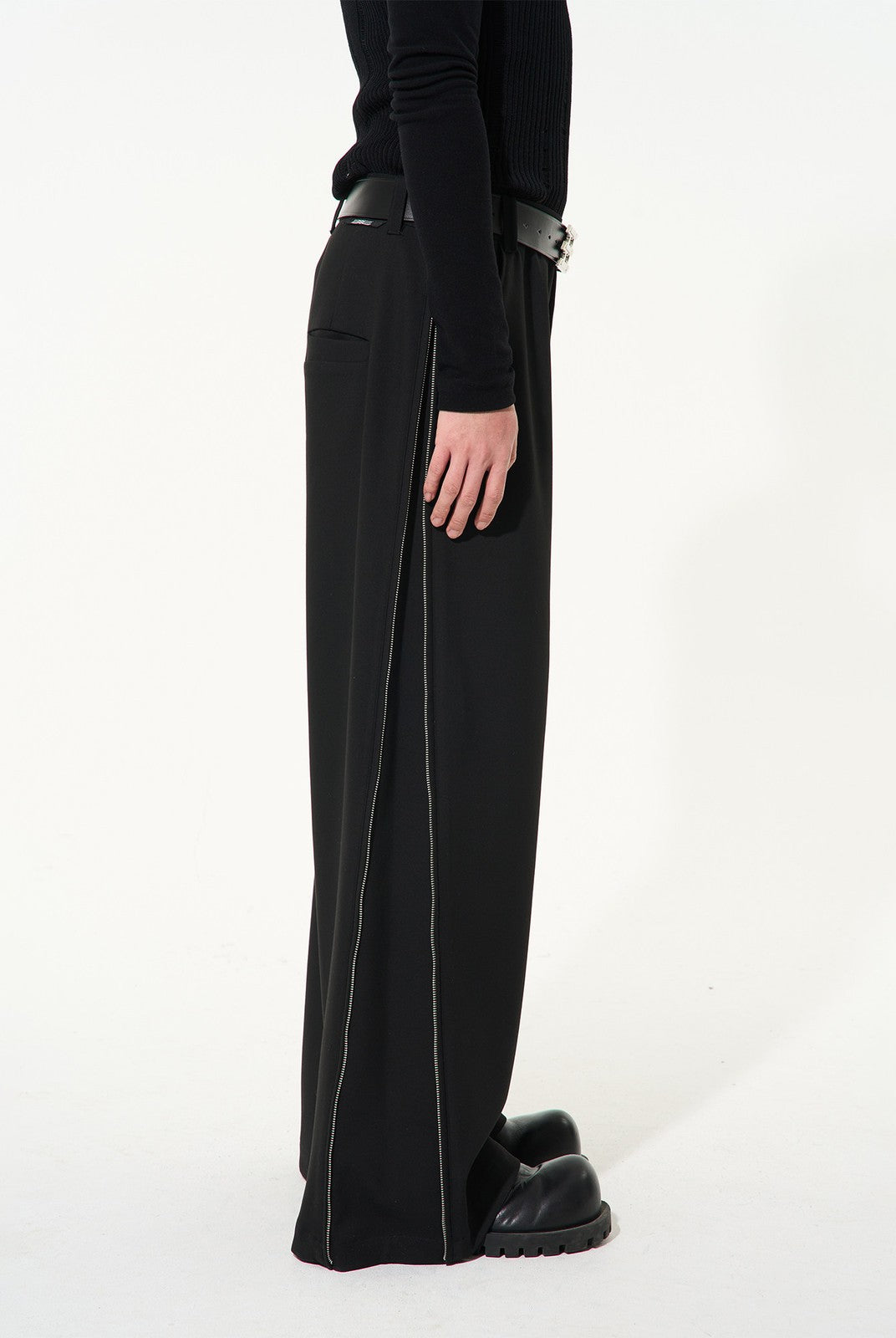 BLINDNOPLAN Side Zip Adjustable Wide Leg Trousers in Black - On Model