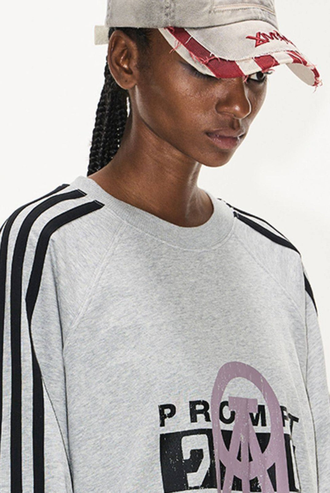 BLINDNOPLAN Color Block Graphic Raglan Sweatshirt in Gray - On Female Model