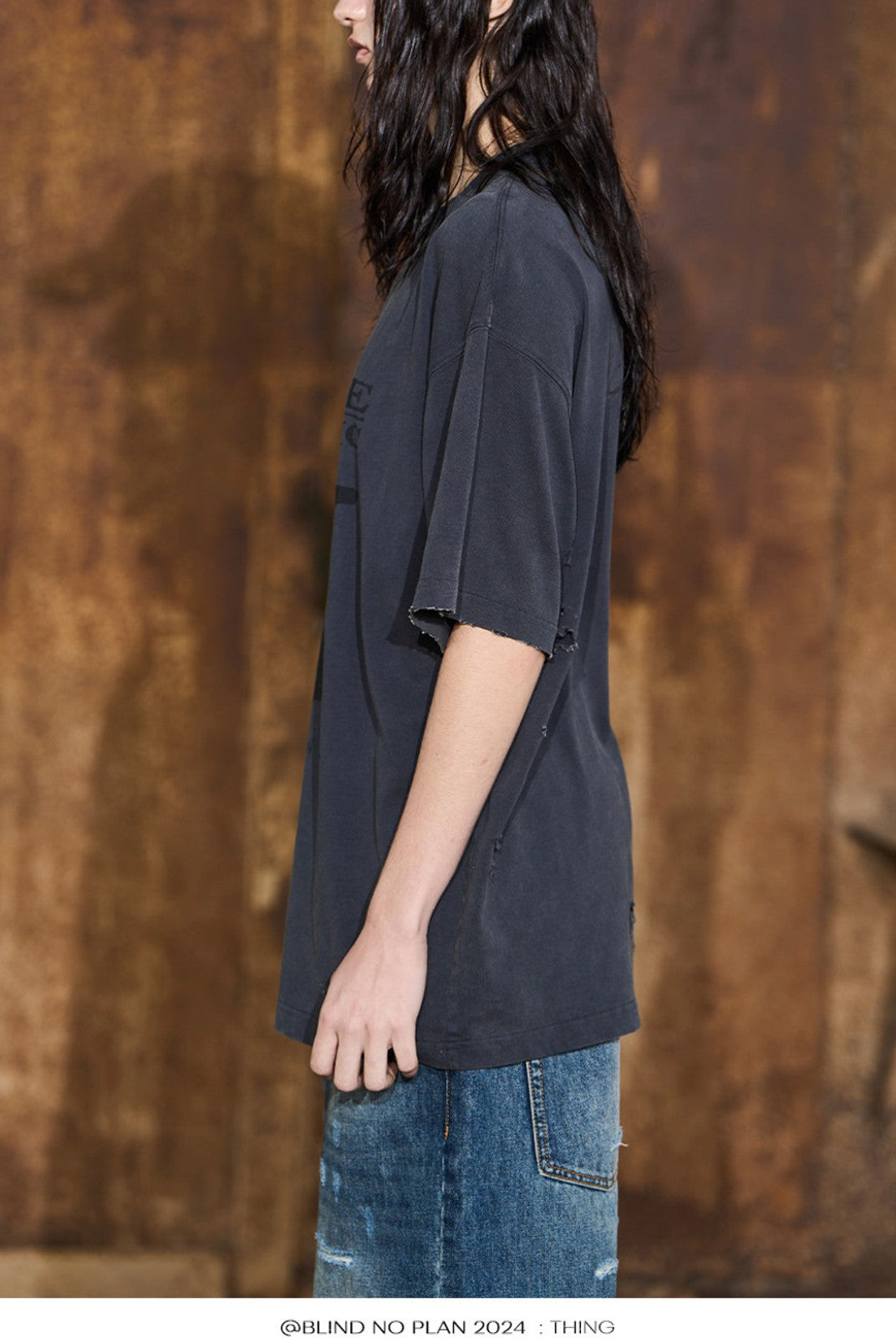 BLINDNOPLAN Distressed Washed Graphic Cotton T Shirt in Gray - On Female Model