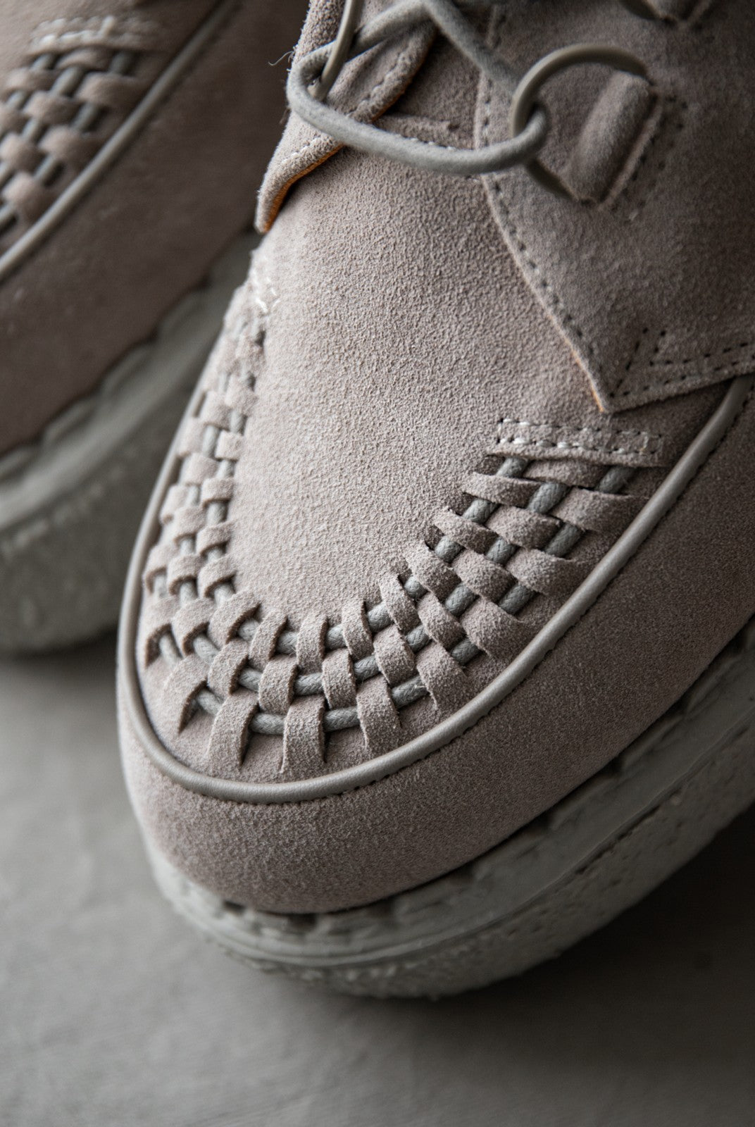 SOD Woven Suede Platform Sneakers in Gray - Detail