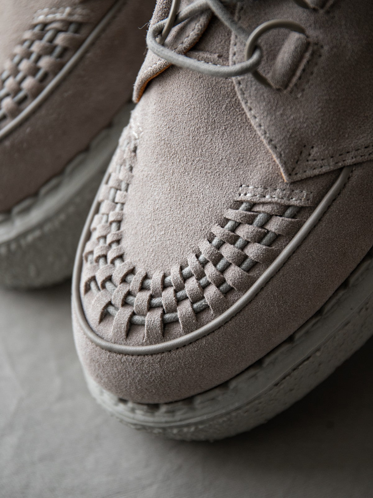 SOD Woven Suede Platform Sneakers in Gray - Detail