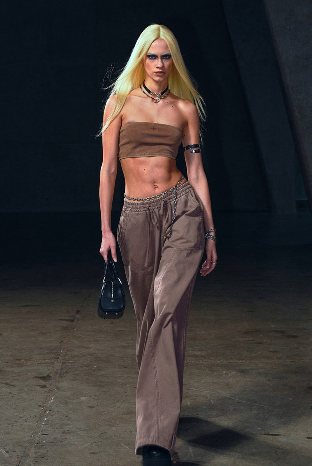 SMFK Wide Leg Cotton Cargo Sweatpants in Brown - On Female Model