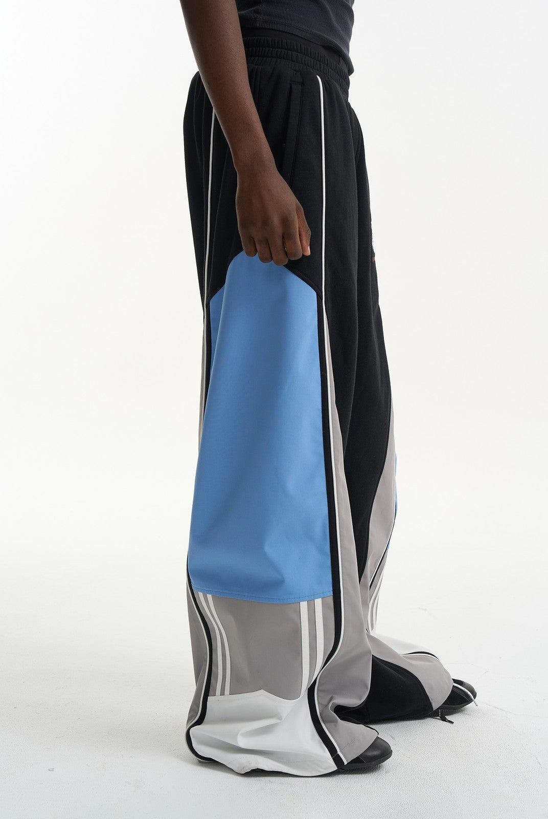 BLINDNOPLAN Color Block Paneled Wide Leg Pants in Black - On Model