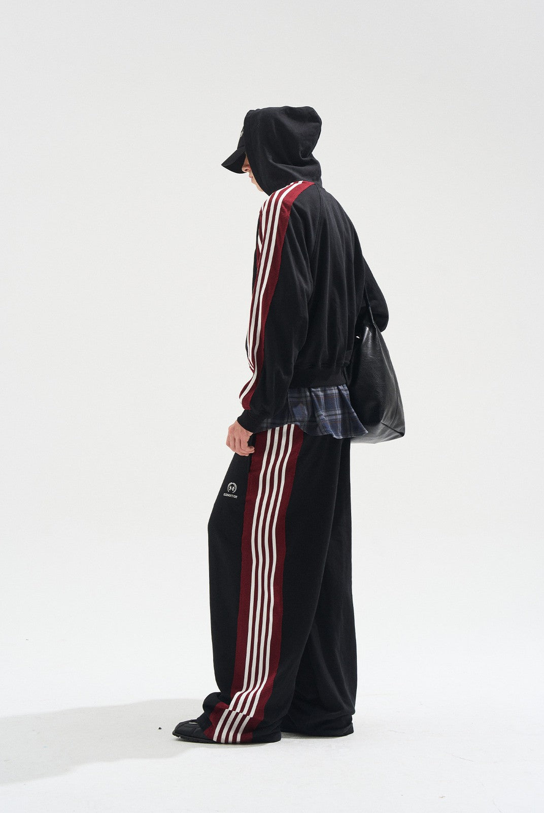 BLINDNOPLAN Contrast Tape Zip Up Hoodie in Black - On Model