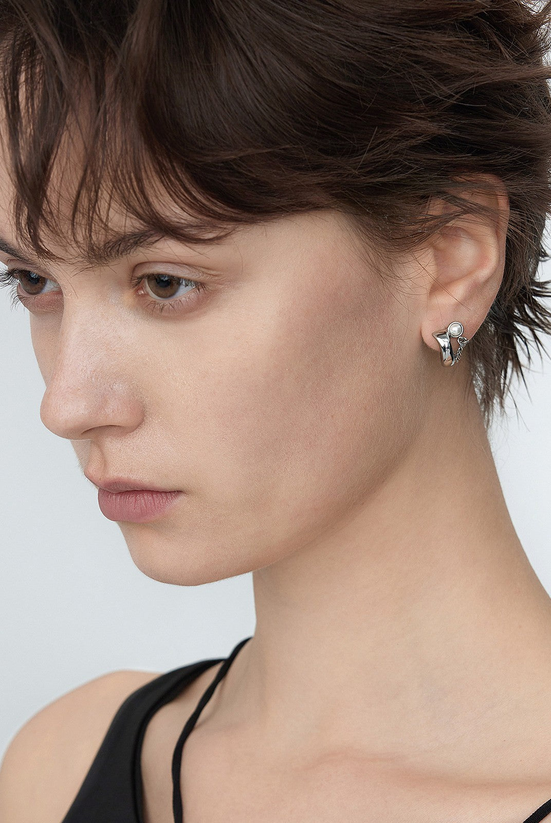 BLACKHEAD Pearl Chain C Shape Earrings in Silver - On Female Model