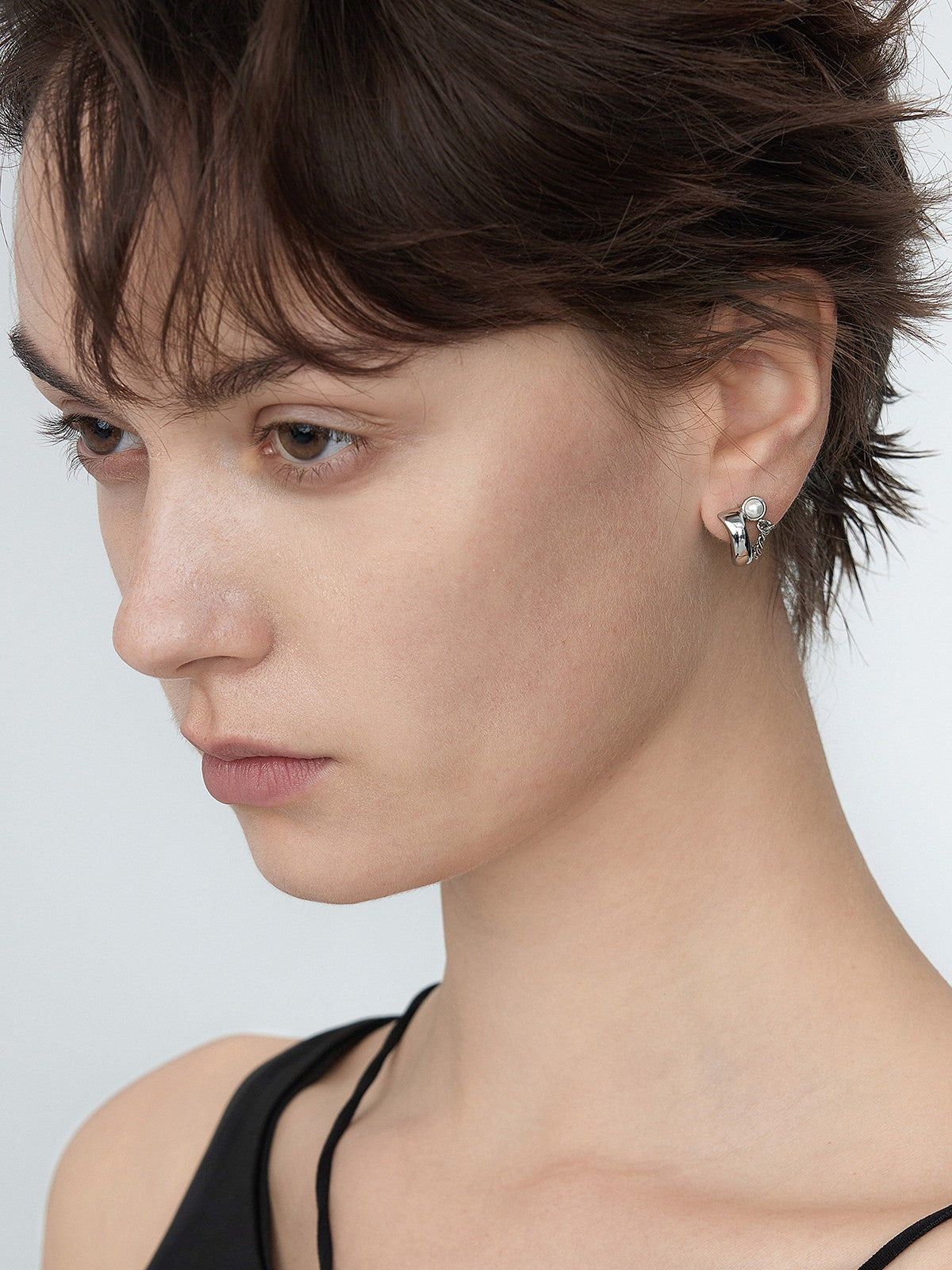 BLACKHEAD Pearl Chain C Shape Earrings in Silver - On Female Model