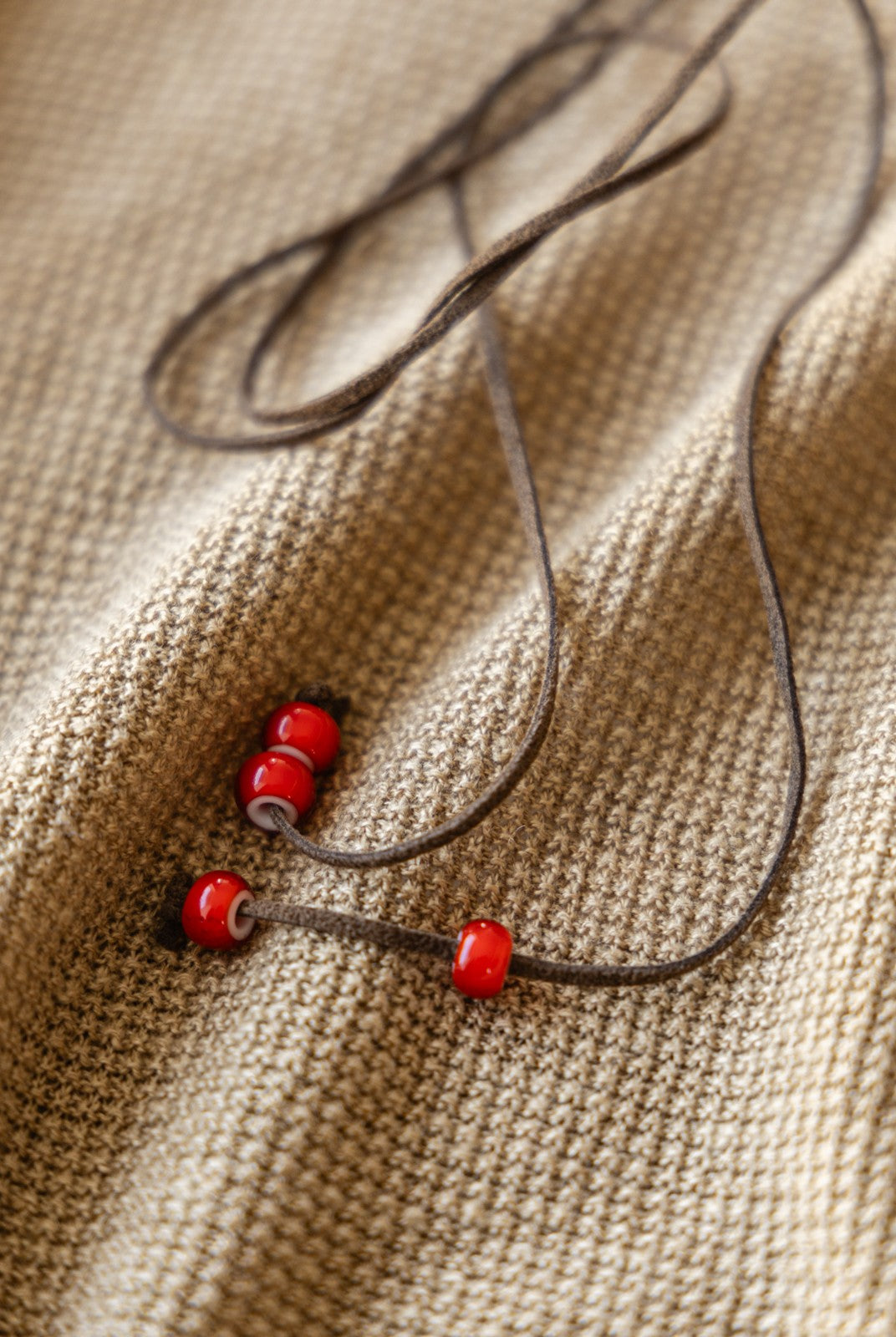 SOD Contrast Collar Linen Knit Sweater in Beige - Detail