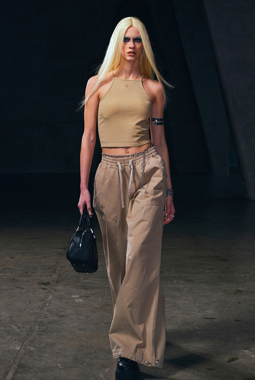 SMFK Wide Leg Cotton Cargo Sweatpants in Beige - On Female Model