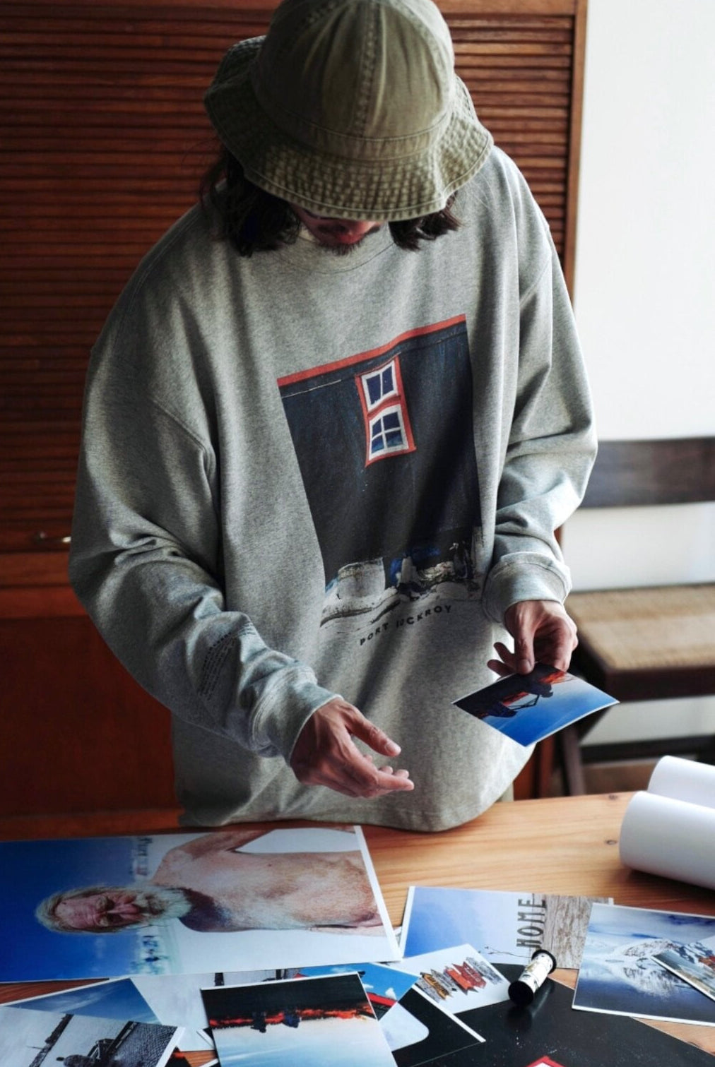 USAGE Air Spun Cotton Graphic T Shirt in Gray - On Male Model