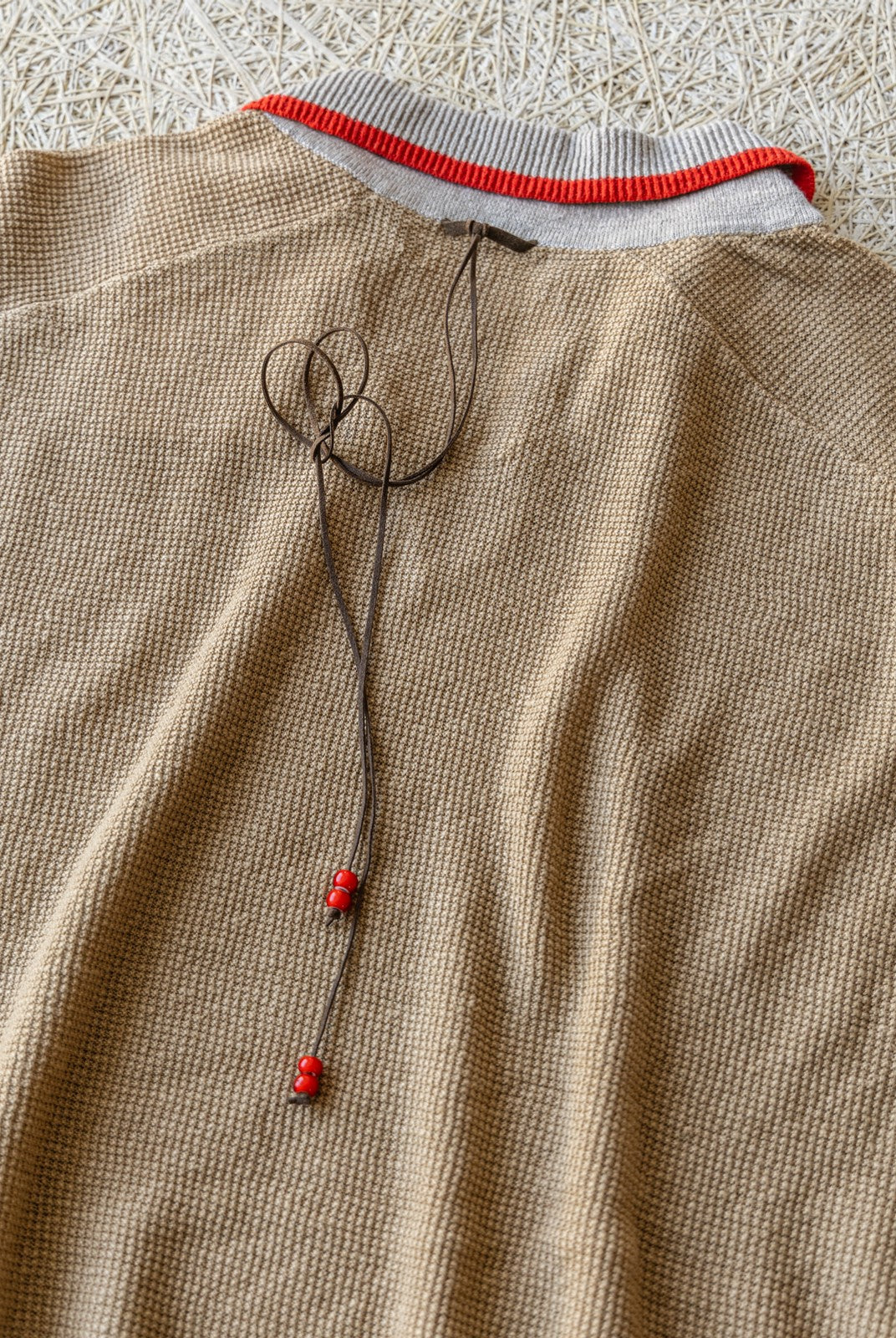 SOD Contrast Collar Linen Knit Sweater in Beige - Detail