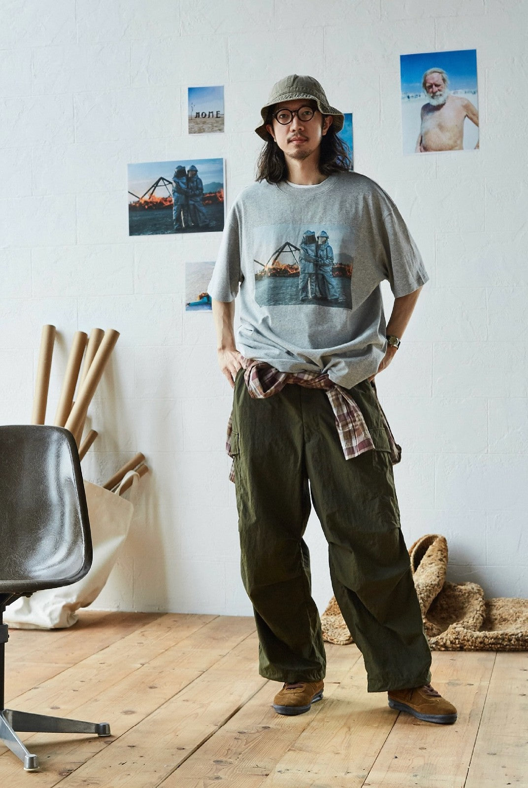 USAGE Vintage Photo Print Cotton T Shirt in Gray - On Male Model