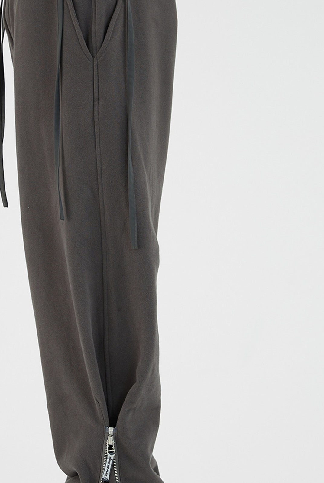 BLINDNOPLAN Adjustable Zip Hem Cotton Sweatpants in Gray - On Model