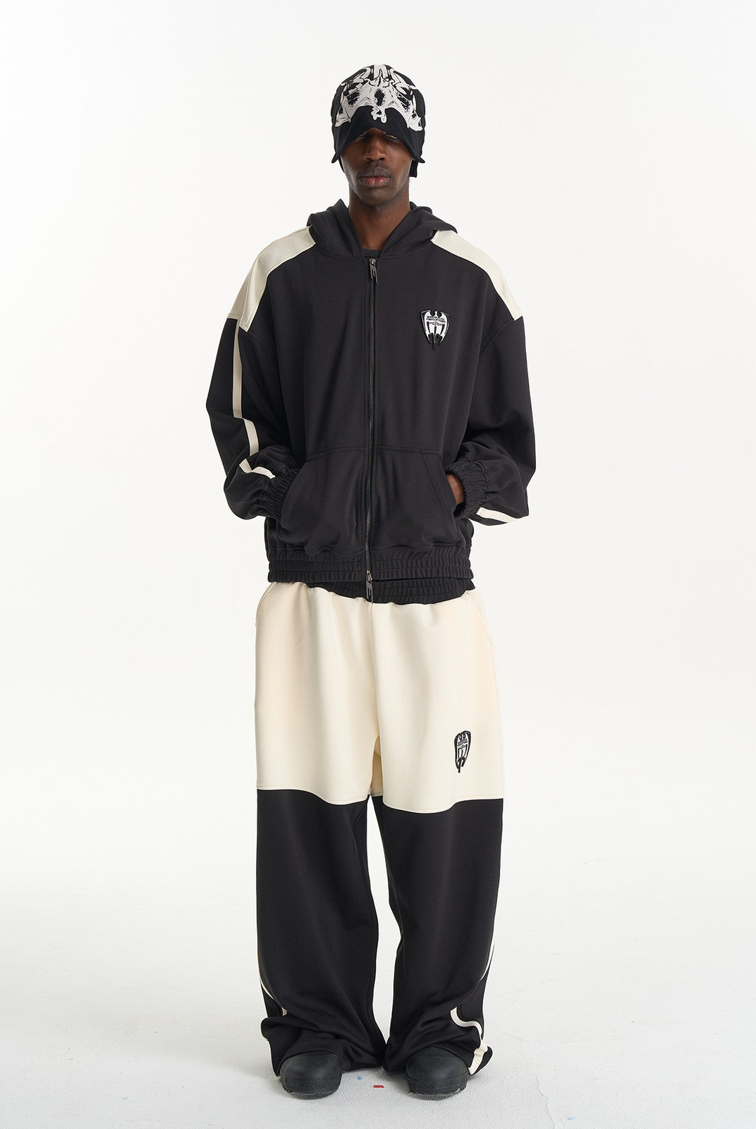 BLINDNOPLAN Color Block Wide Leg Sweatpants in Black - On Male Model