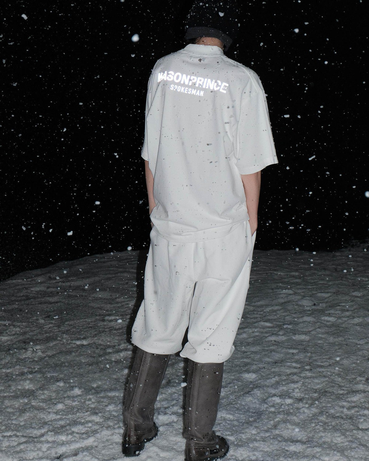 MASONPRINCE Reflective Logo Heavyweight Cotton T Shirt in White - On Model