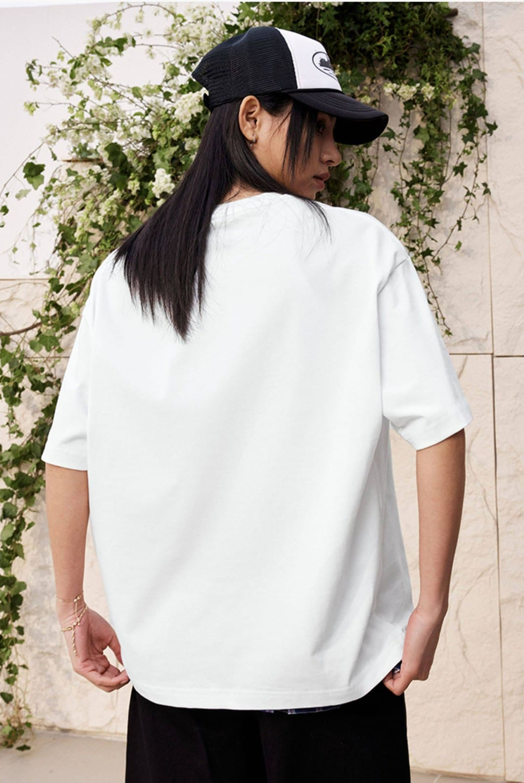 MEDM Tufted Logo Cotton T Shirt in White - Lifestyle