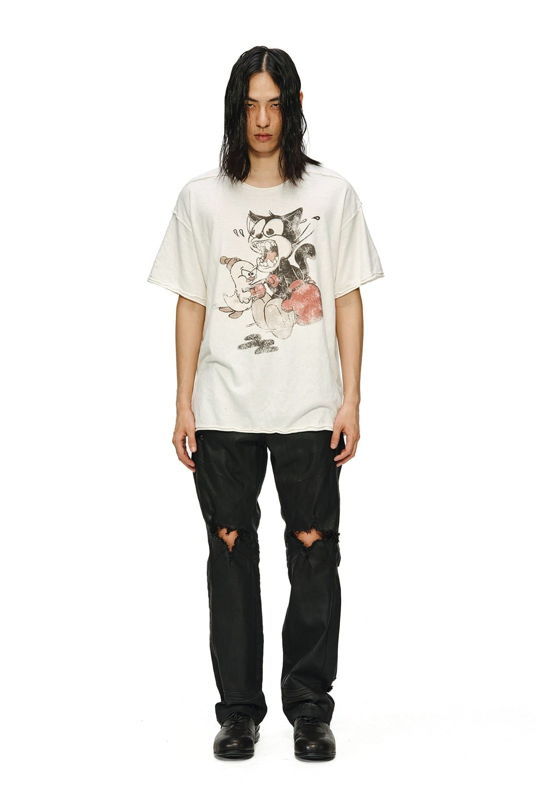 D5ove Vintage Boxing Print Cotton Linen T Shirt in White - On Male Model