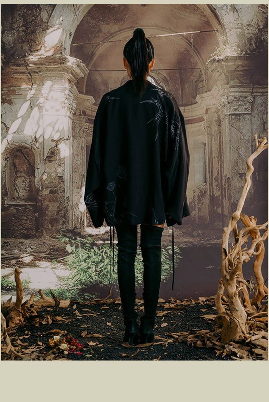 D5ove Graphic Print Kimono Jacket in Black - On Model