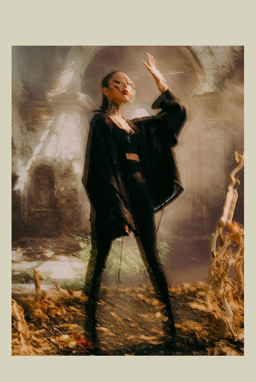 D5ove Graphic Print Kimono Jacket in Black - On Female Model