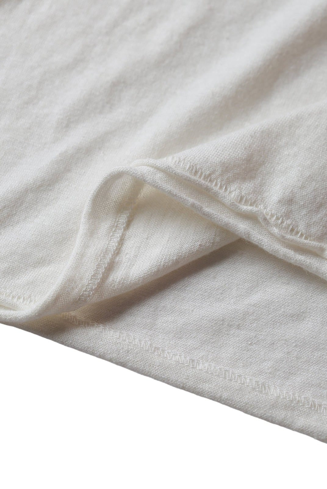 D5ove Vintage Boxing Print Cotton Linen T Shirt in White - Detail