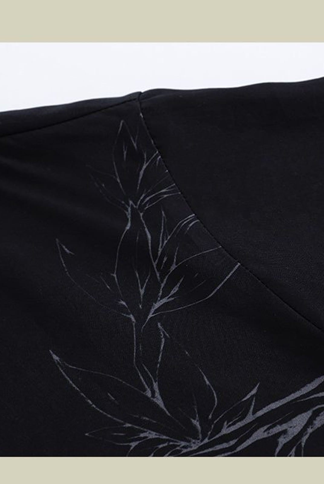 D5ove Graphic Print Kimono Jacket in Black - Detail