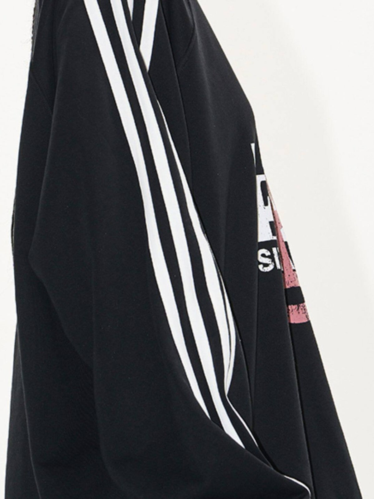BLINDNOPLAN Color Block Graphic Raglan Sweatshirt in Black - On Model