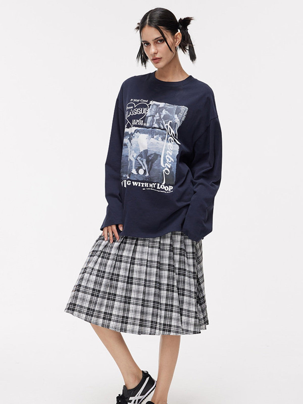 BEERBRO Star Stud Plaid Pleated Midi Skirt in Gray - On Female Model