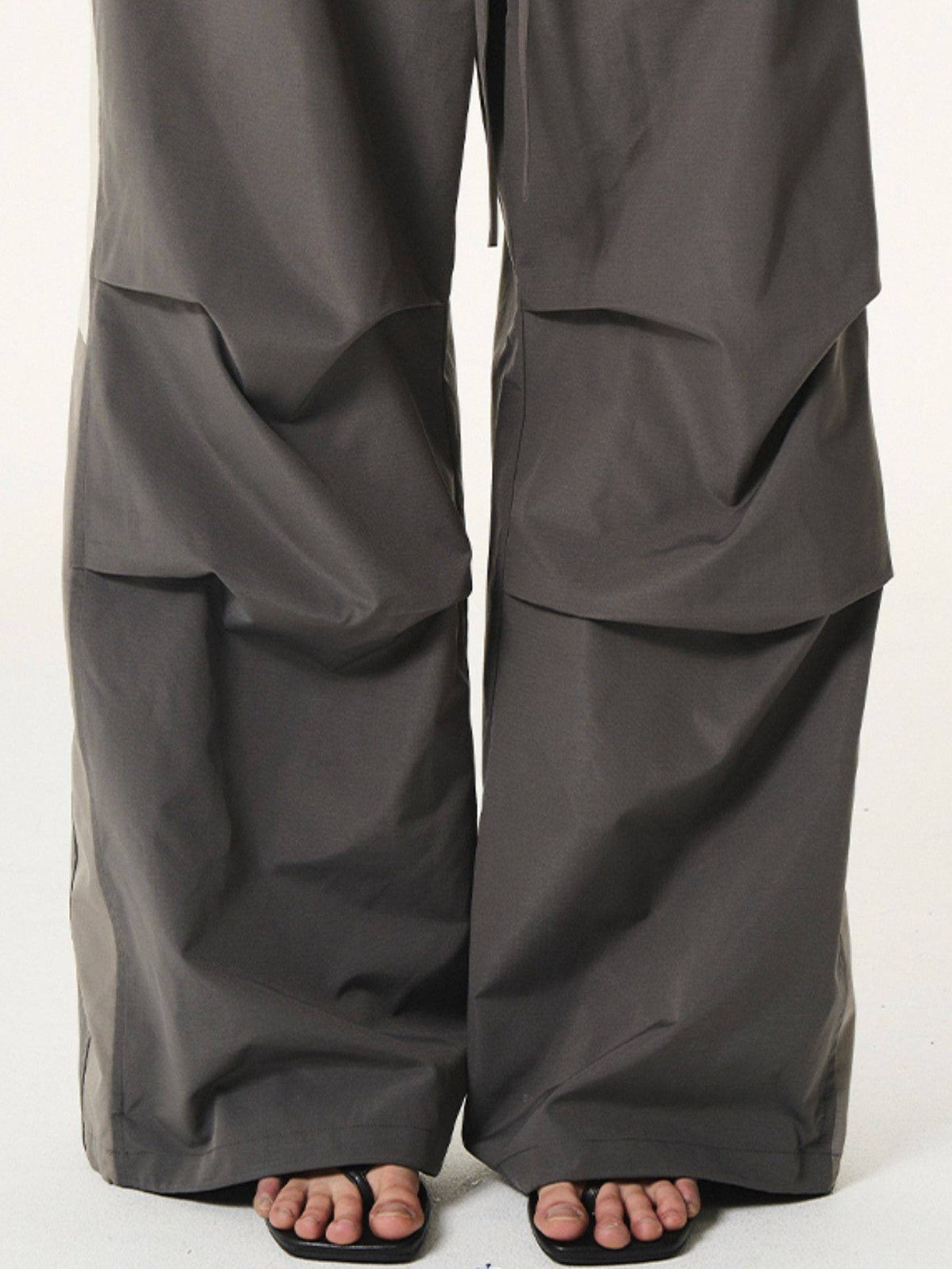 BLINDNOPLAN Contrast Panel Pleated Parachute Pants in Gray - On Model