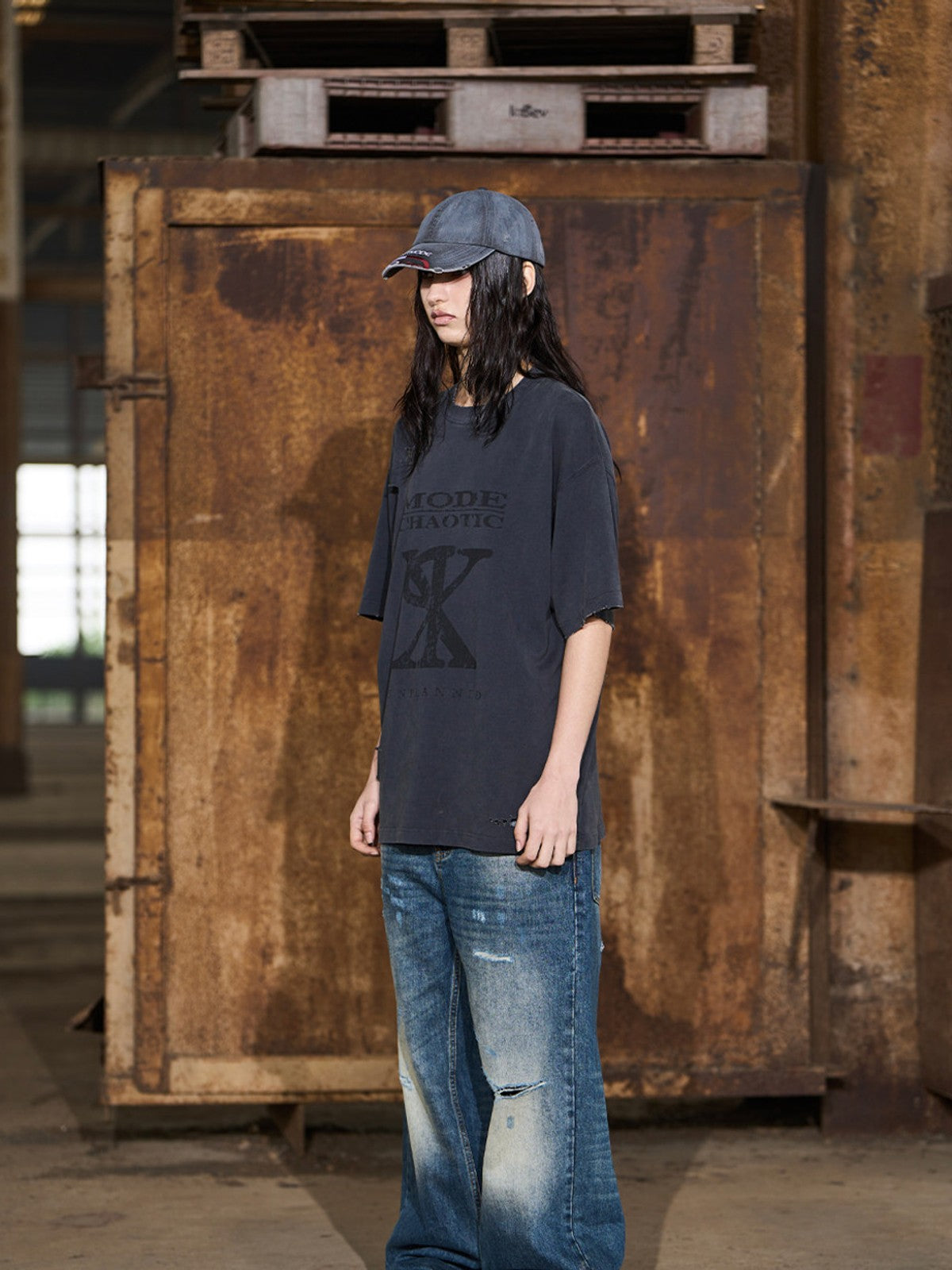 BLINDNOPLAN Distressed Washed Graphic Cotton T Shirt in Gray - On Female Model