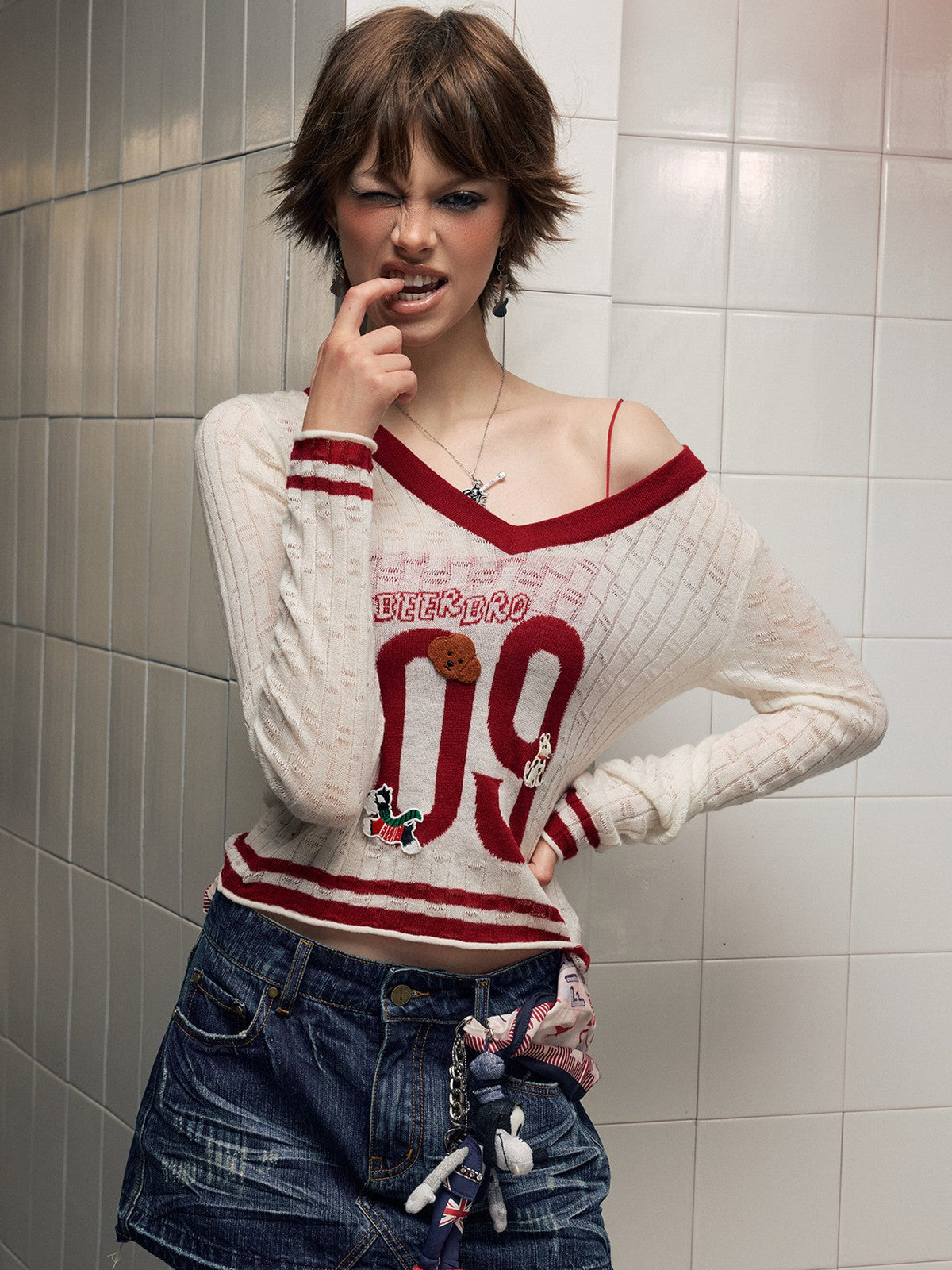 BEERBRO Puppy Patch Sheer Knit V Neck in White - On Female Model
