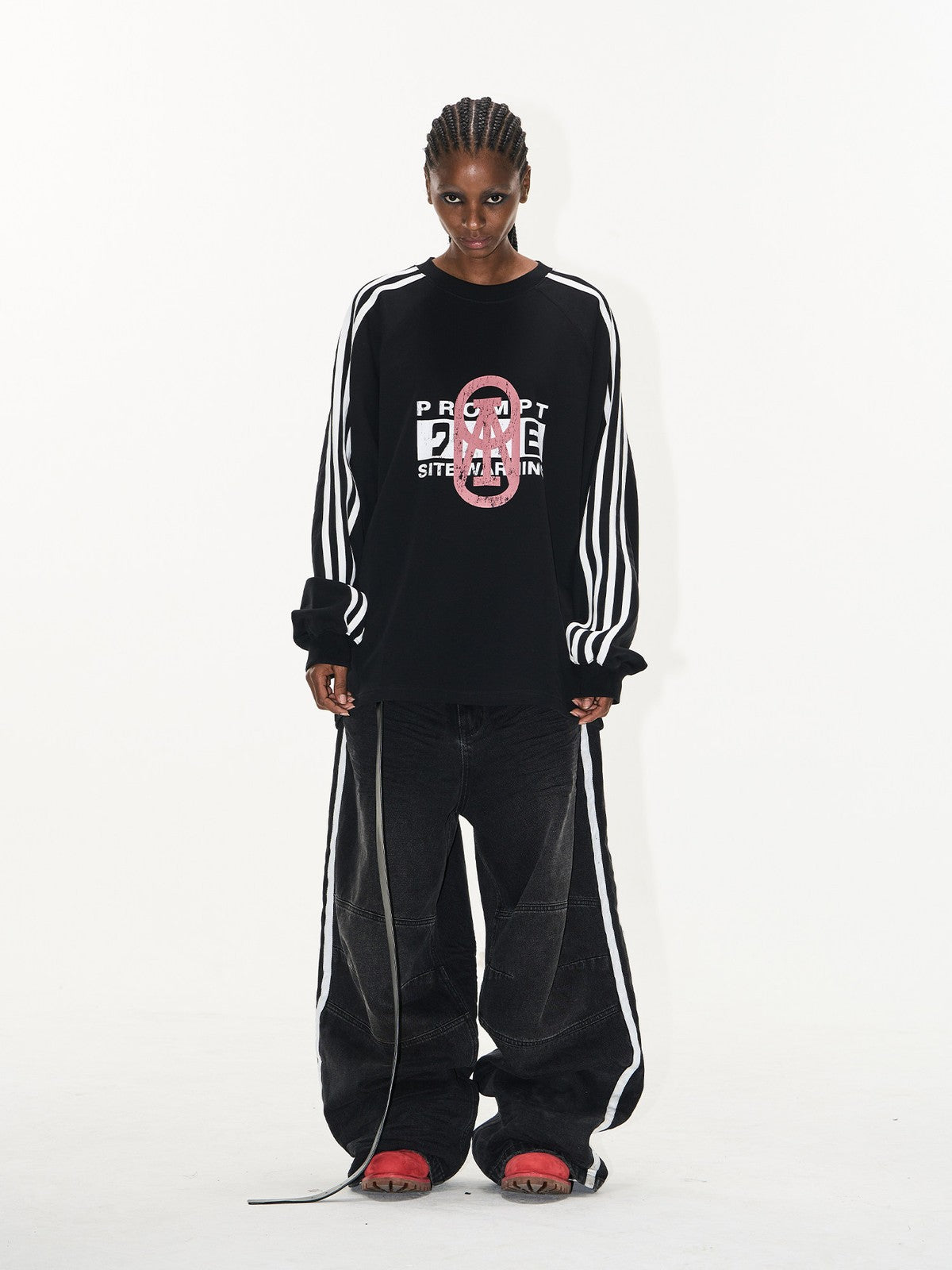 BLINDNOPLAN Color Block Graphic Raglan Sweatshirt in Black - On Female Model