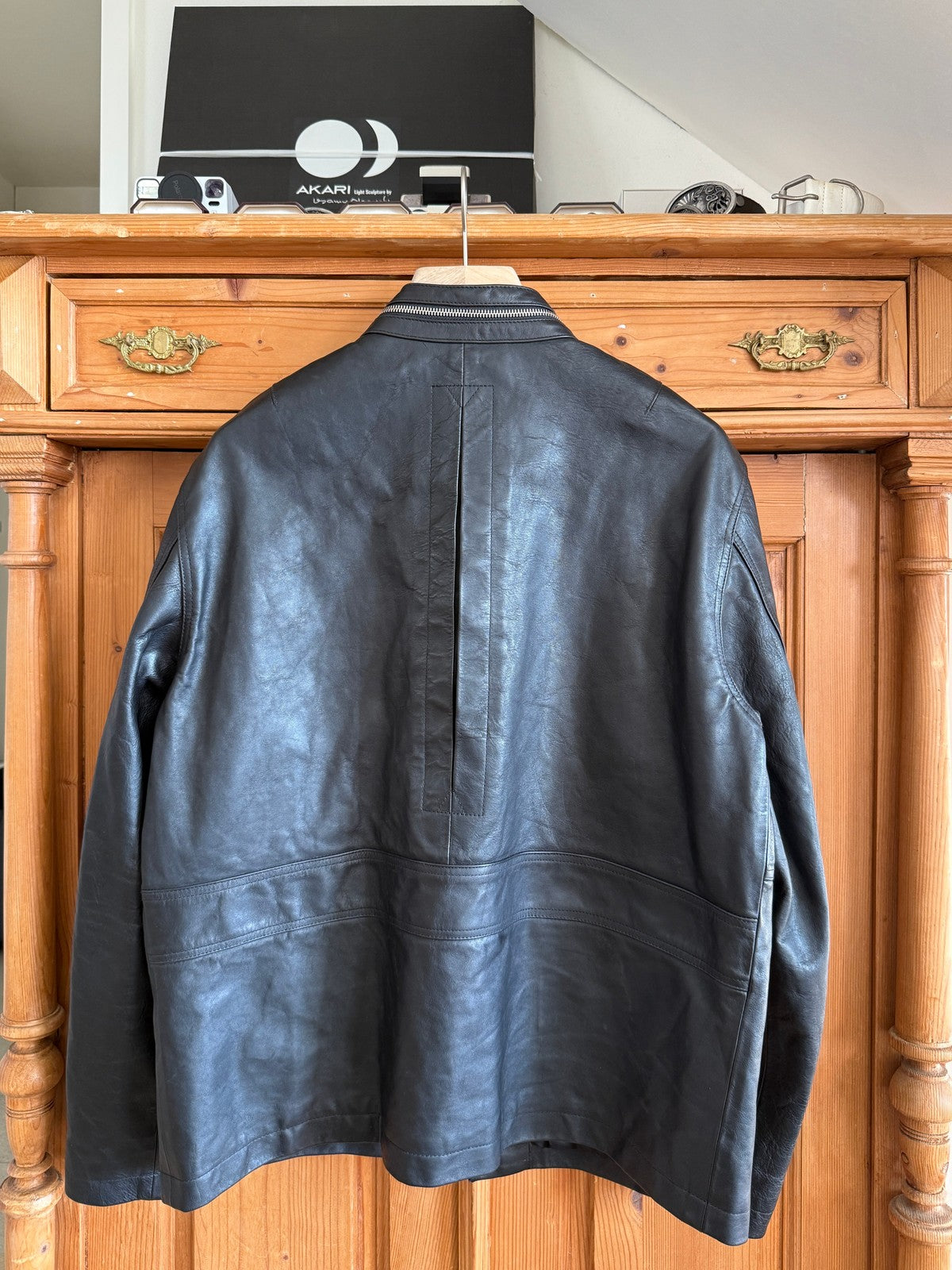 UNKNOWNWORLD Multi Pocket Horsehide Safari Jacket in Black - Lifestyle