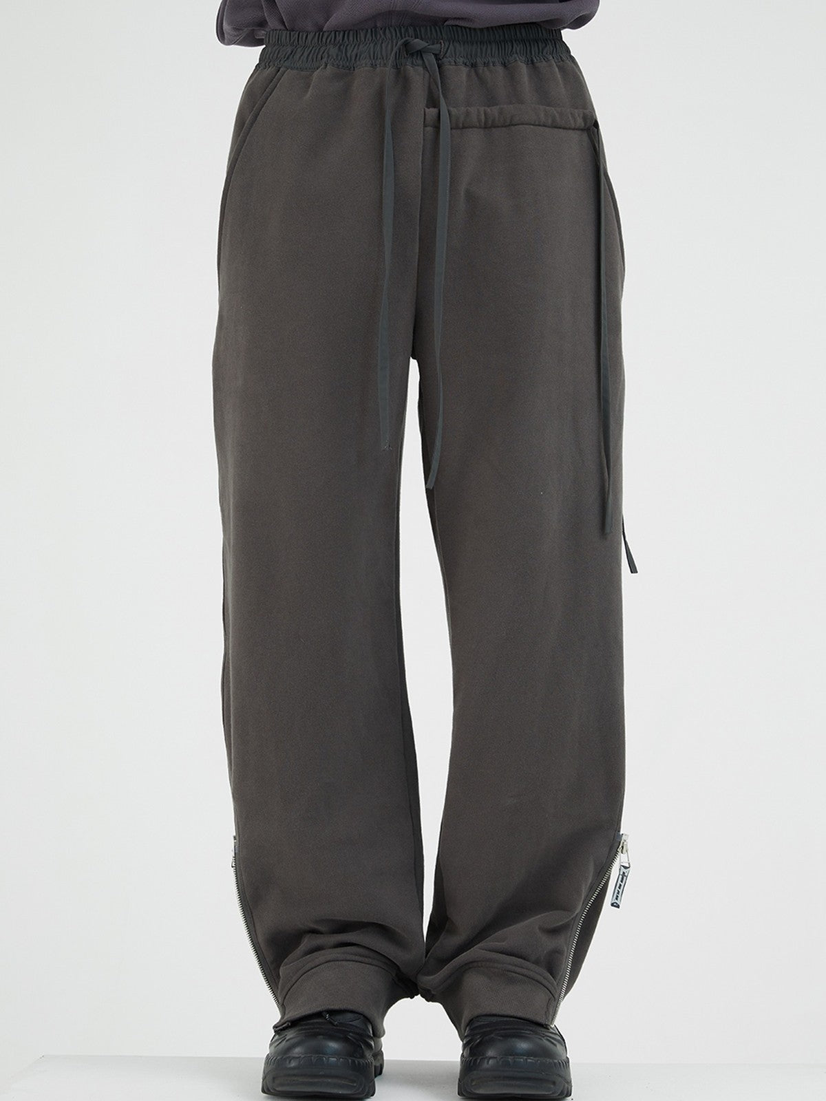 BLINDNOPLAN Adjustable Zip Hem Cotton Sweatpants in Mint - On Model